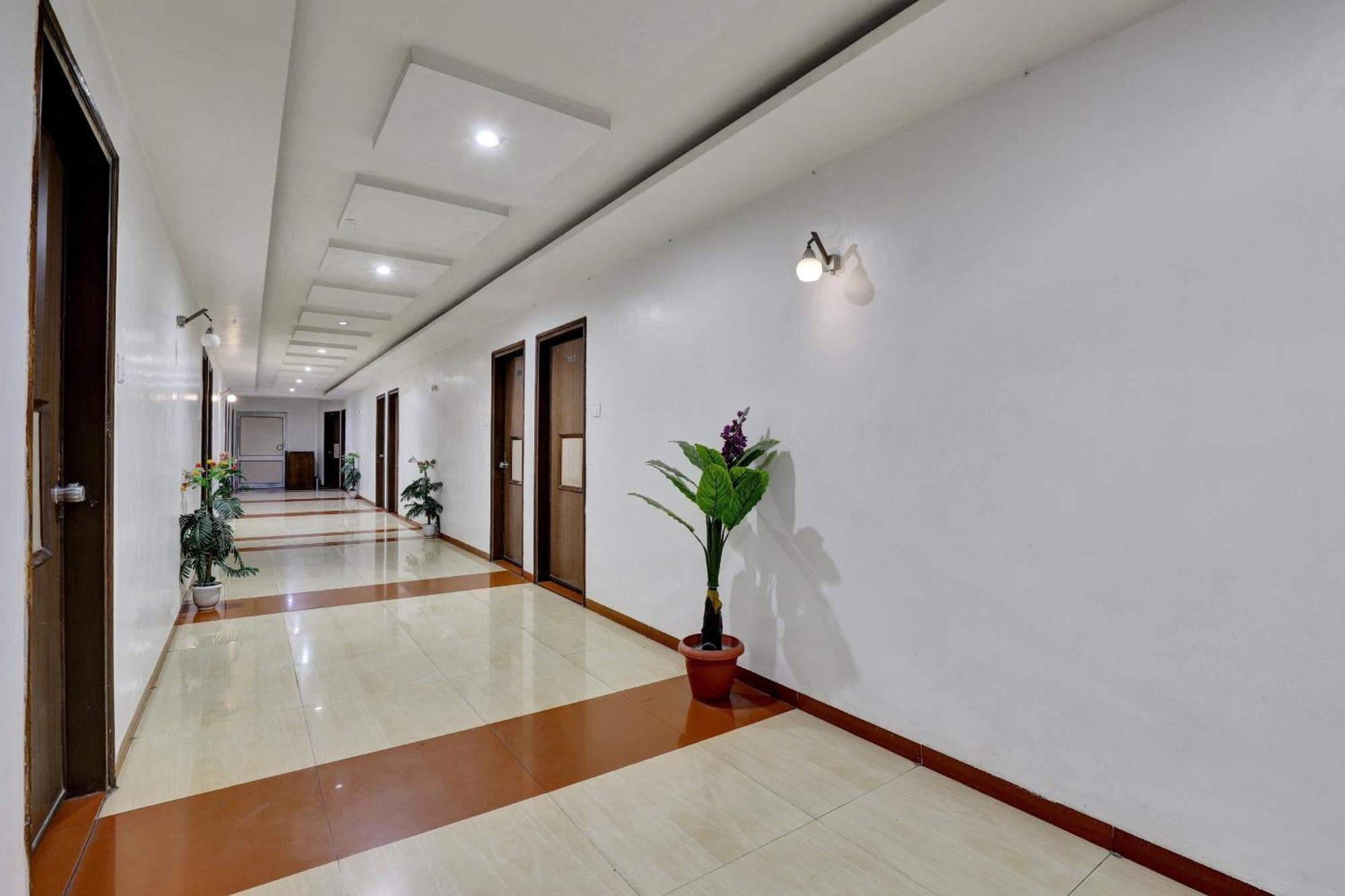 Collection O 82926 Hotel Royal Plaza Ahmedabad Luaran gambar