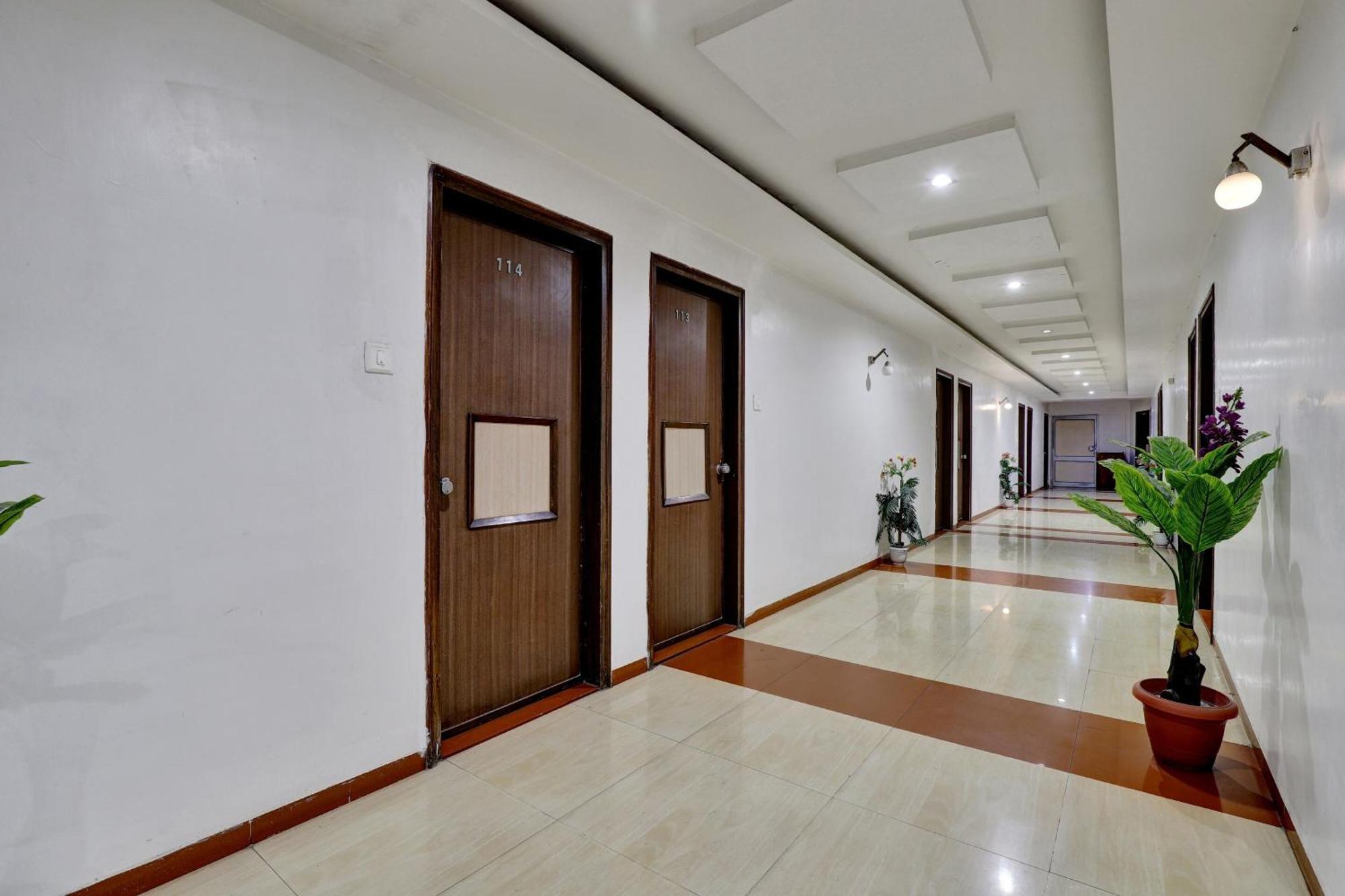 Collection O 82926 Hotel Royal Plaza Ahmedabad Luaran gambar