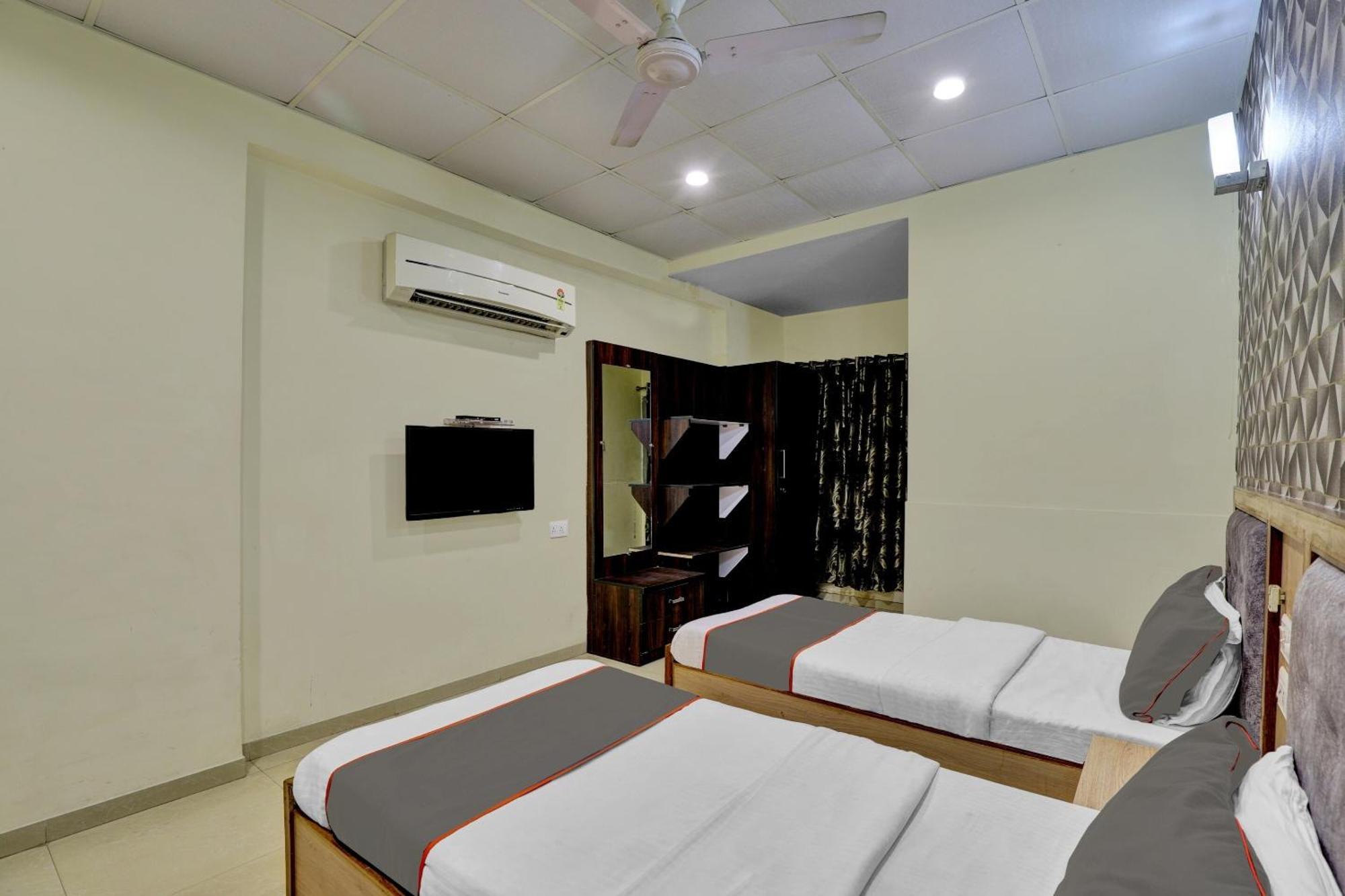 Collection O 82926 Hotel Royal Plaza Ahmedabad Luaran gambar