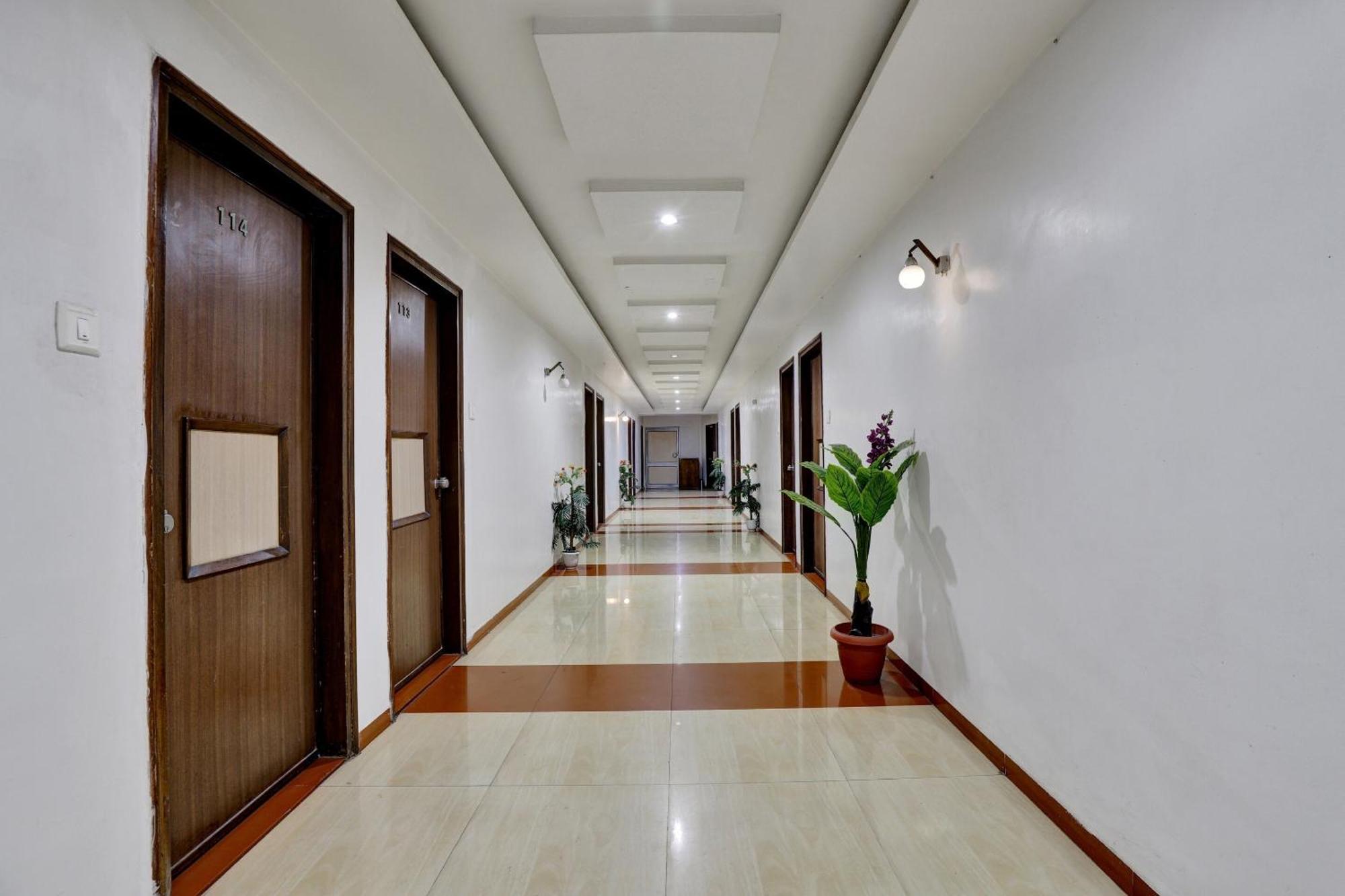 Collection O 82926 Hotel Royal Plaza Ahmedabad Luaran gambar