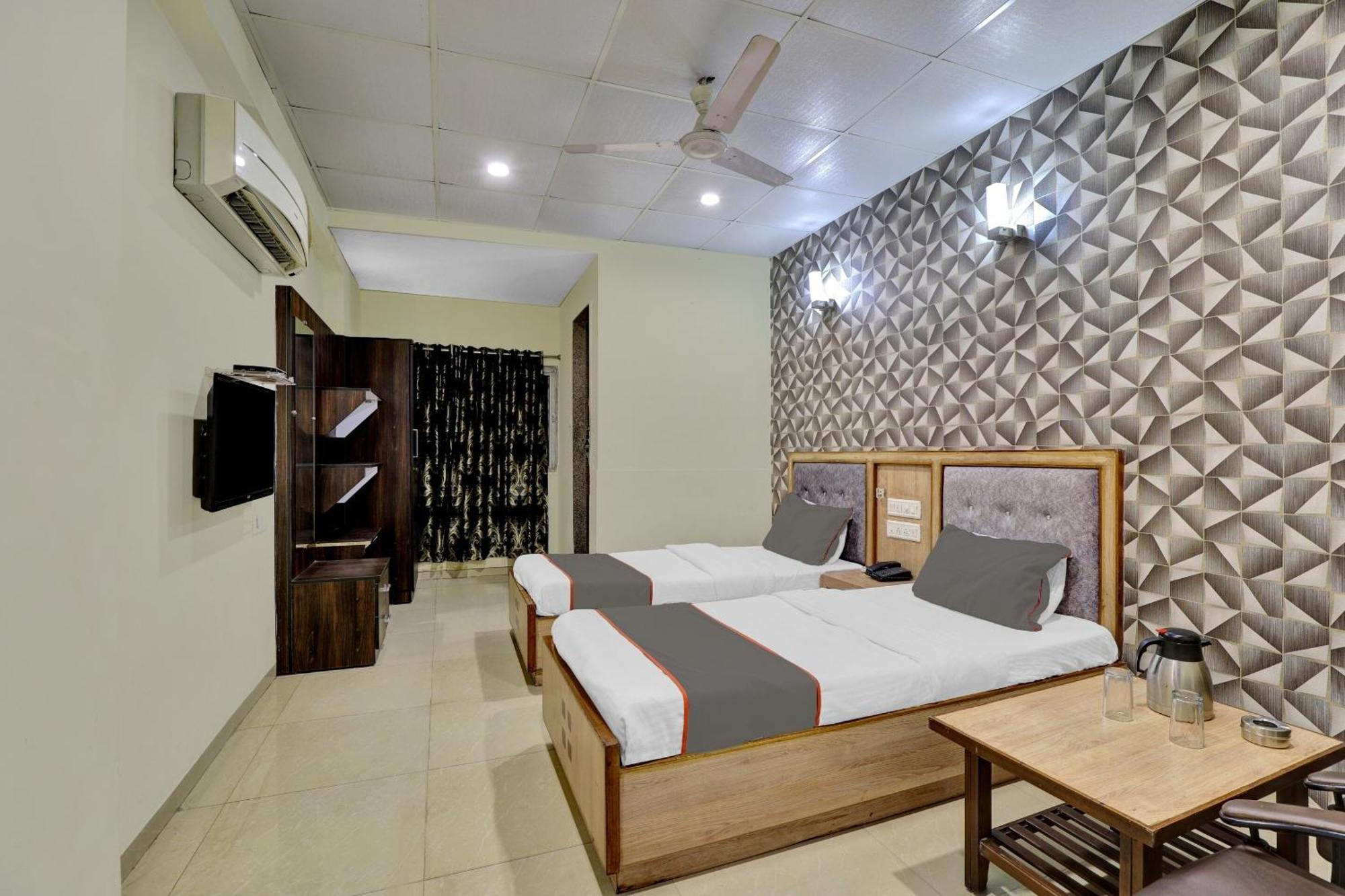 Collection O 82926 Hotel Royal Plaza Ahmedabad Luaran gambar