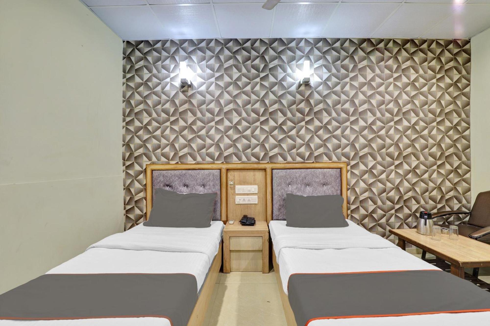 Collection O 82926 Hotel Royal Plaza Ahmedabad Luaran gambar